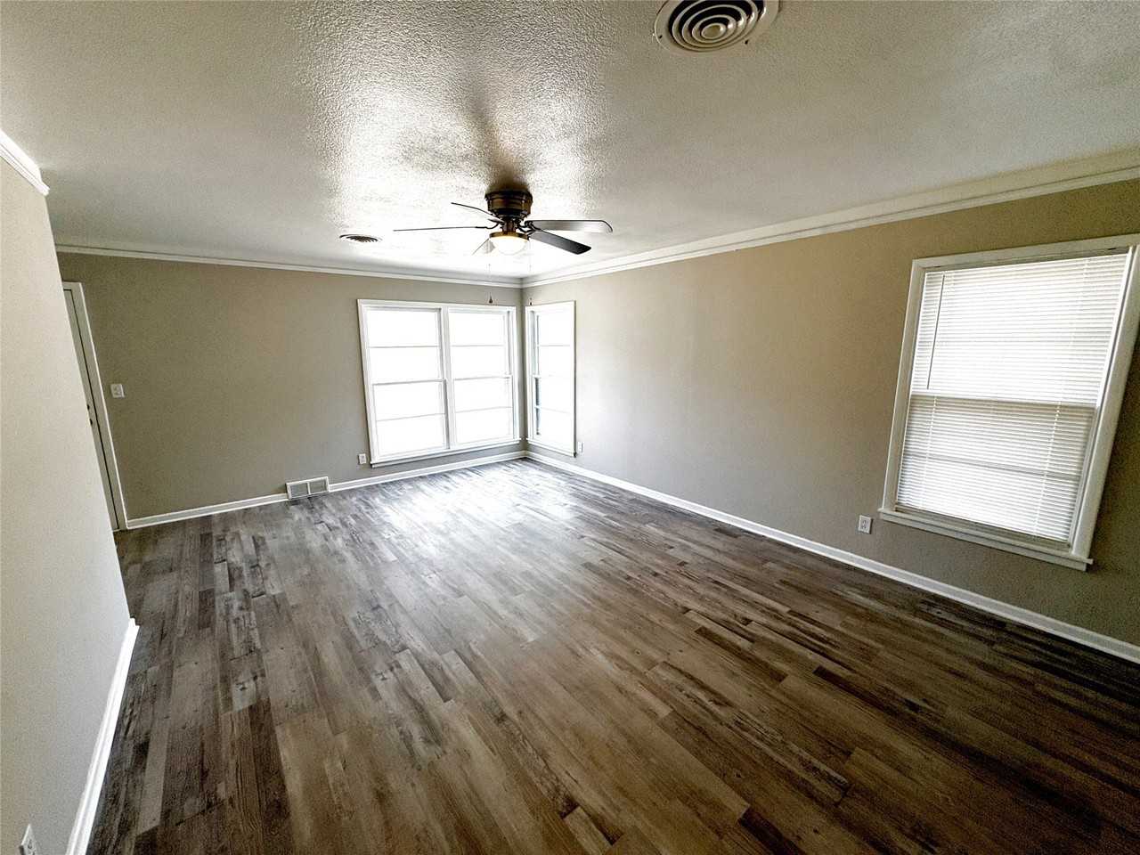 1824 Provine St - Photo 3 of 24