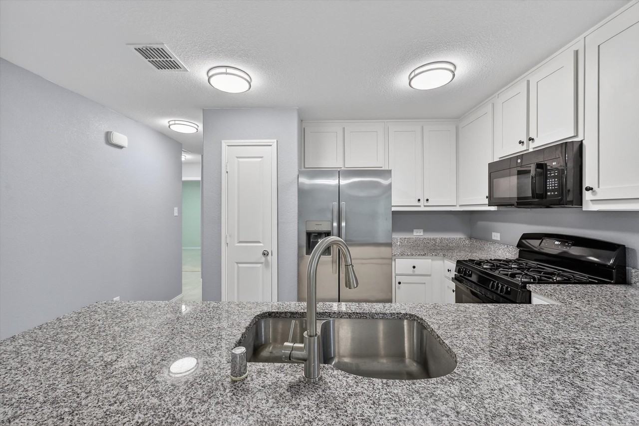 3328 Turkey Trot Ct - Photo 3 of 8