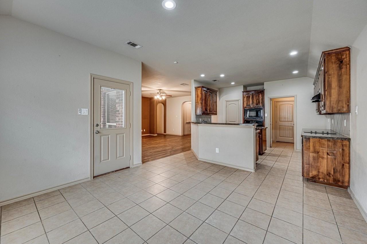 1114 Walter Stephenson Rd - Photo 7 of 16