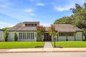 featured image of 9618 Fallbrook Dr