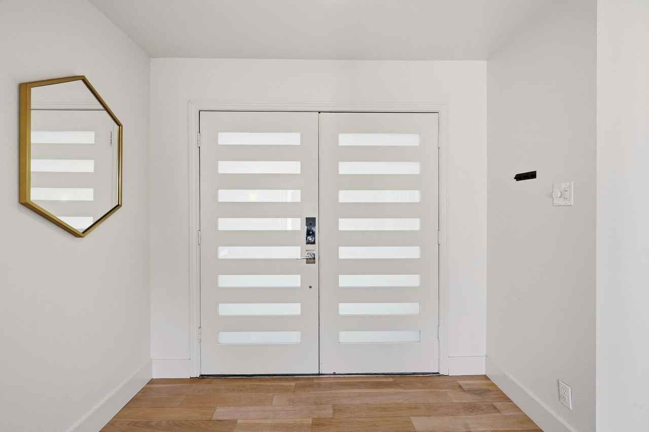 9618 Fallbrook Dr - Photo 3 of 30