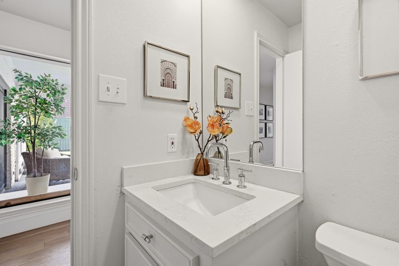 9618 Fallbrook Dr - Photo 4 of 30