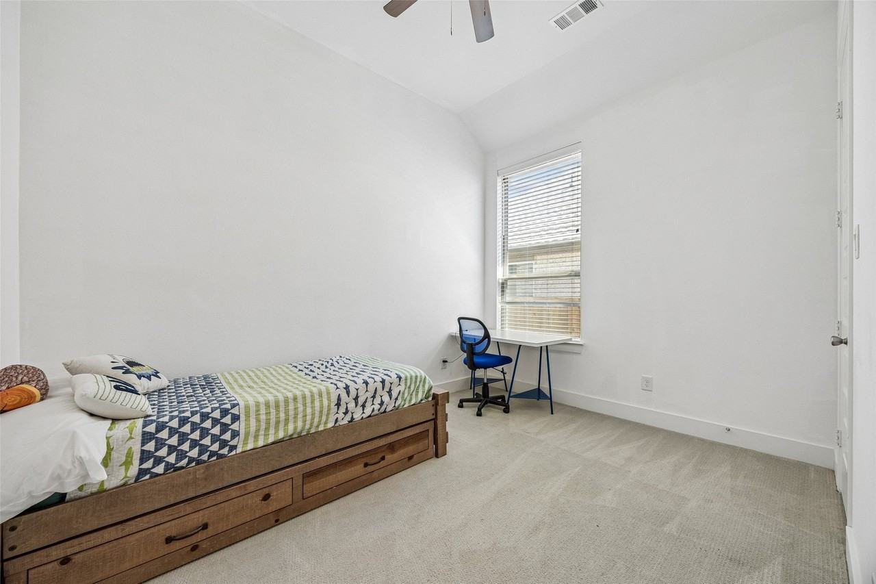 9421 Leisure Pace Ln - Photo 4 of 36