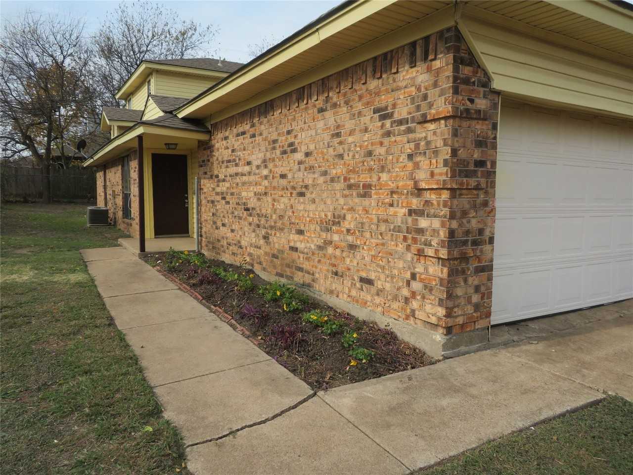 1757 Carrington Dr - Photo 2 of 13