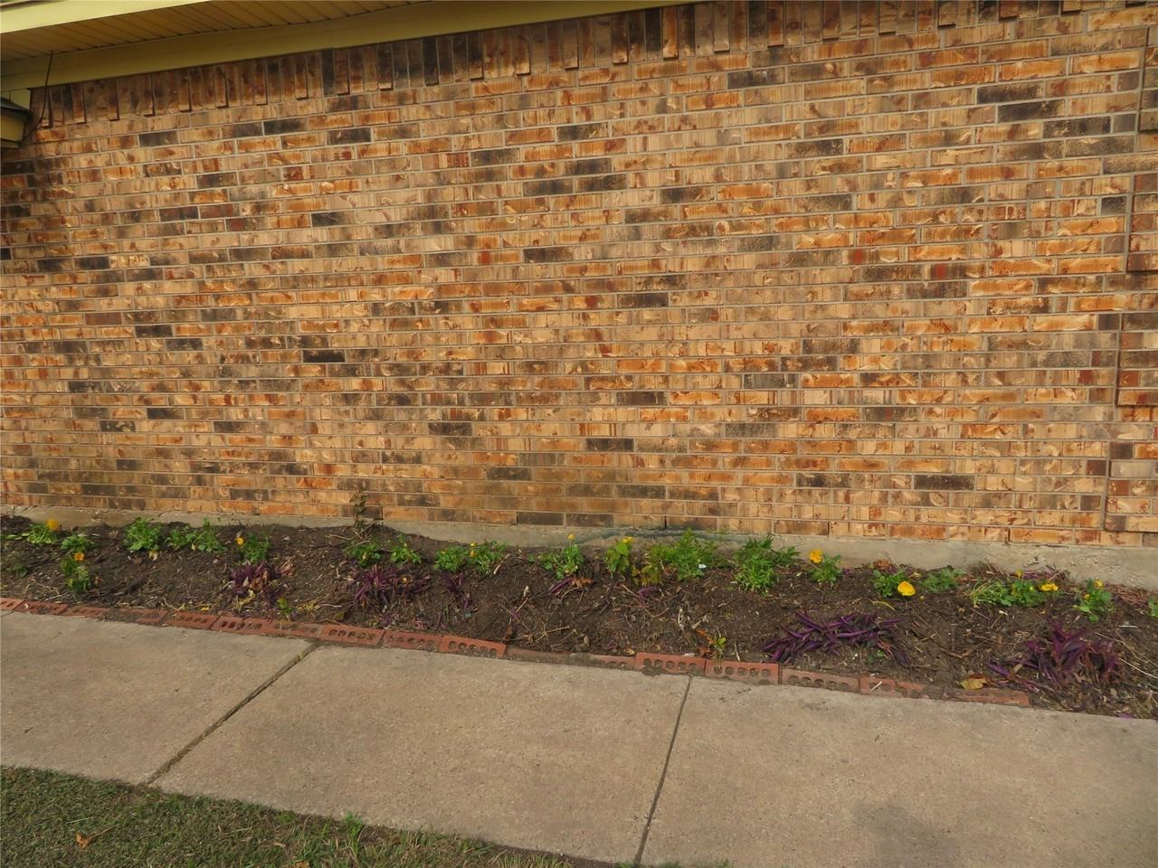 1757 Carrington Dr - Photo 3 of 13