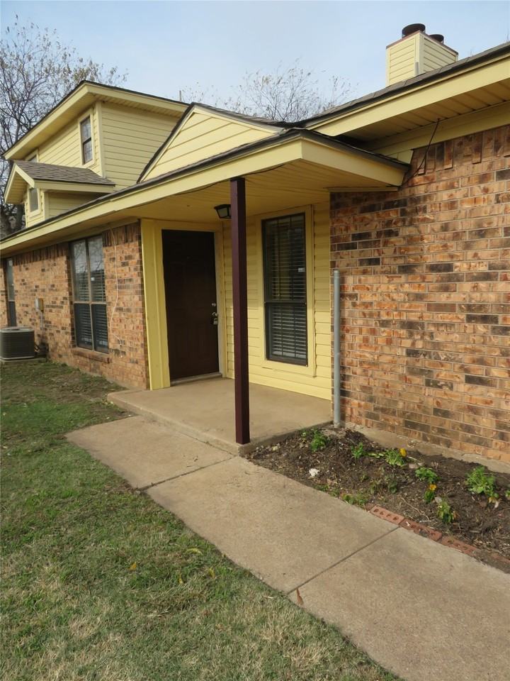 1757 Carrington Dr - Photo 4 of 13