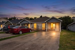 featured image of 117 W Wilson Ave #117