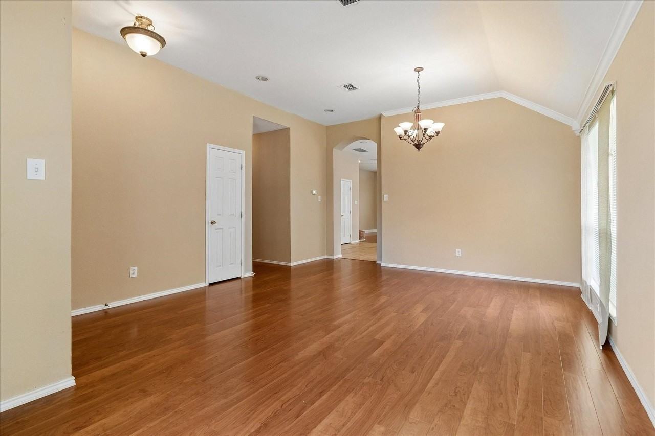 10610 Stone Falls Ln - Photo 2 of 22