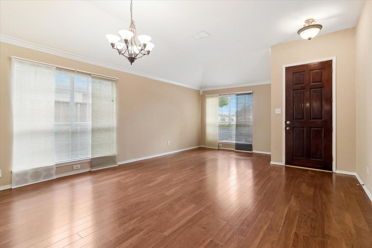 10610 Stone Falls Ln - Photo 3 of 22