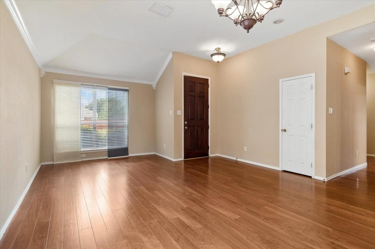 10610 Stone Falls Ln - Photo 4 of 22
