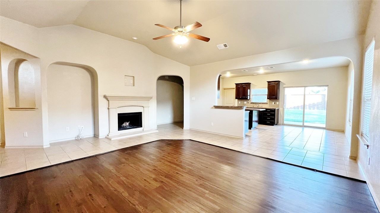 3125 Buckthorn Ln - Photo 2 of 13
