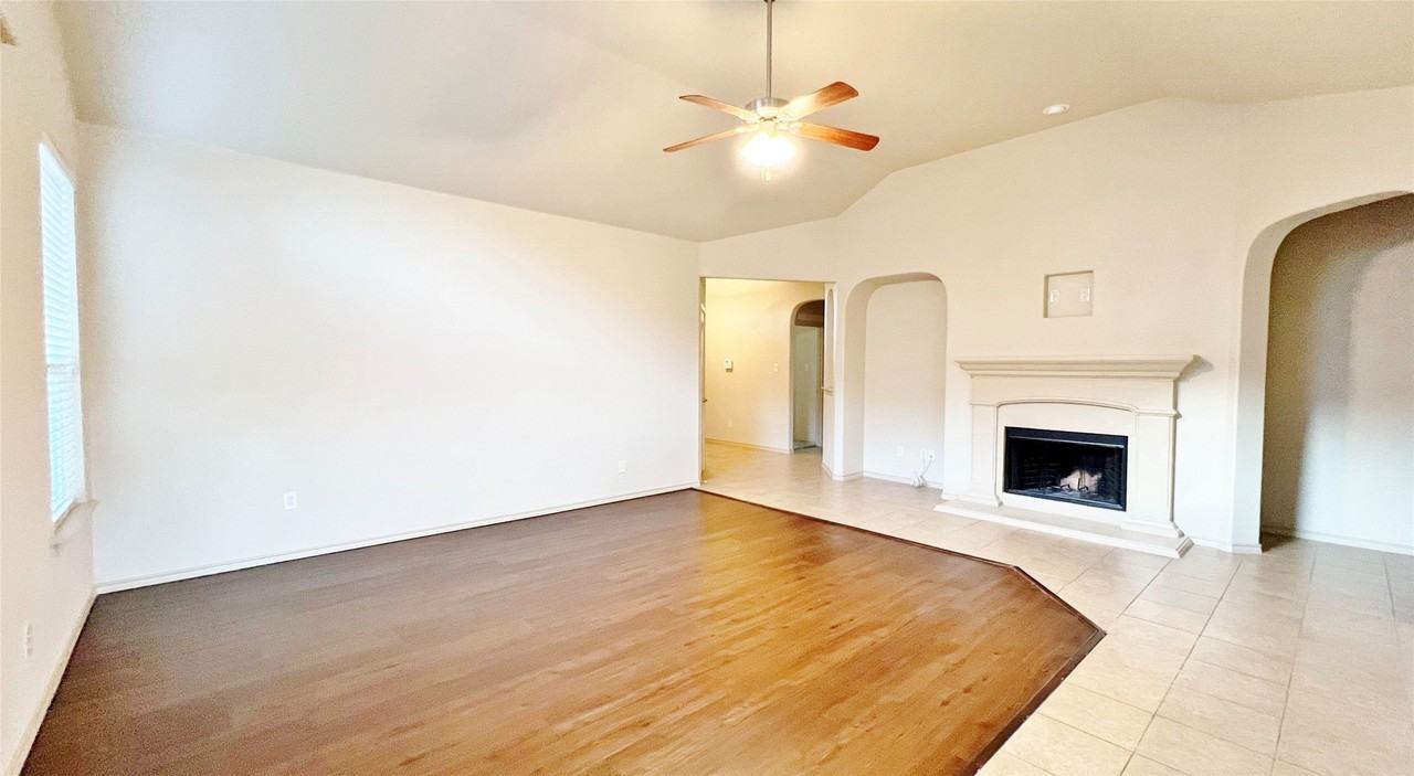 3125 Buckthorn Ln - Photo 3 of 13