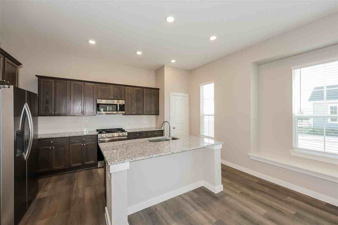 831 Feather Thorn Dr - Photo 2 of 13