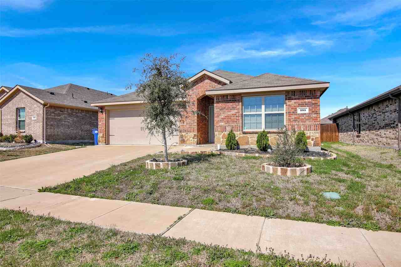 985 Corbitt Ln - Photo 3 of 30