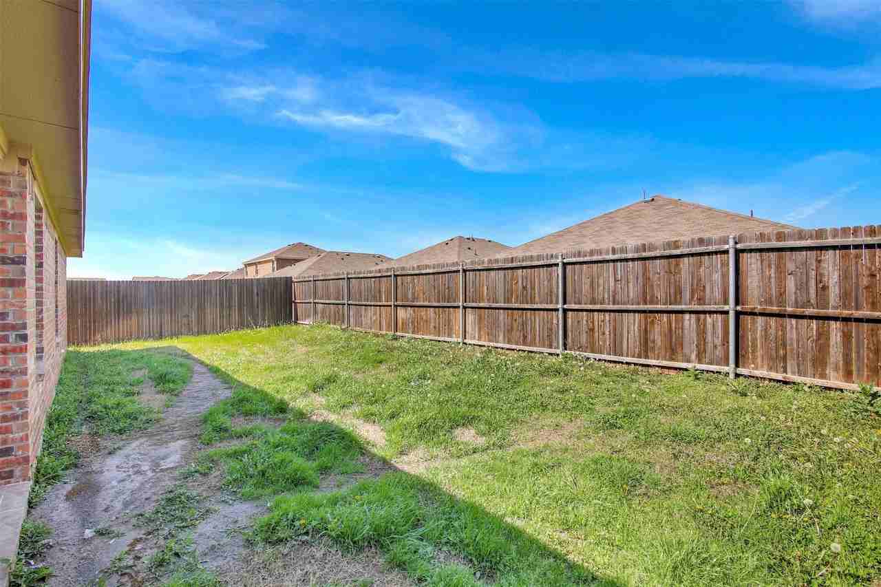 985 Corbitt Ln - Photo 7 of 30