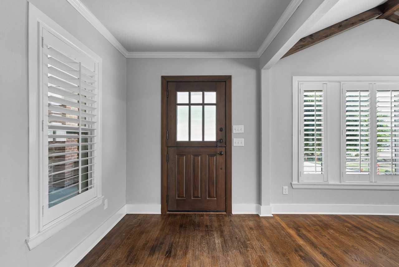 4036 Linden Ave - Photo 7 of 35