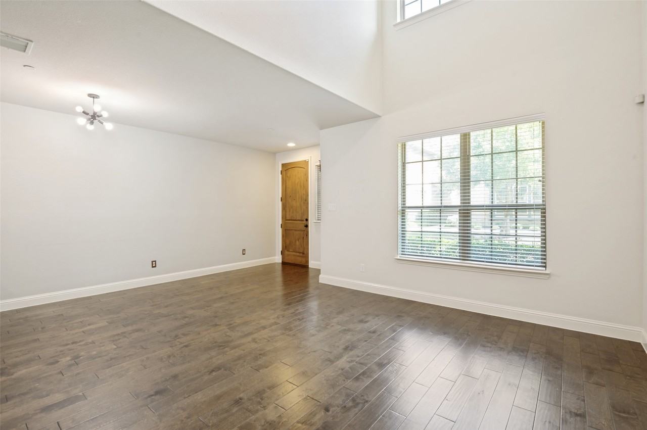 4646G Rhett Ln - Photo 2 of 16