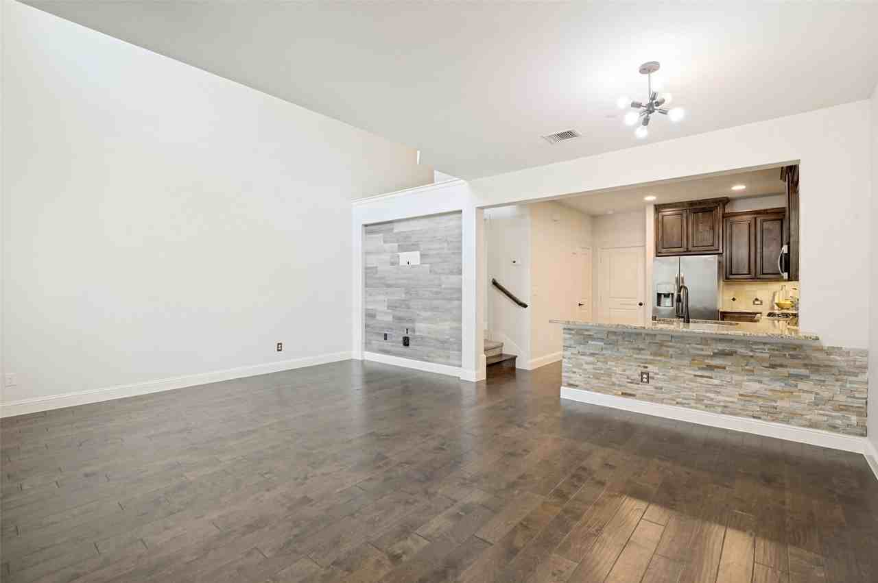 4646G Rhett Ln - Photo 3 of 16