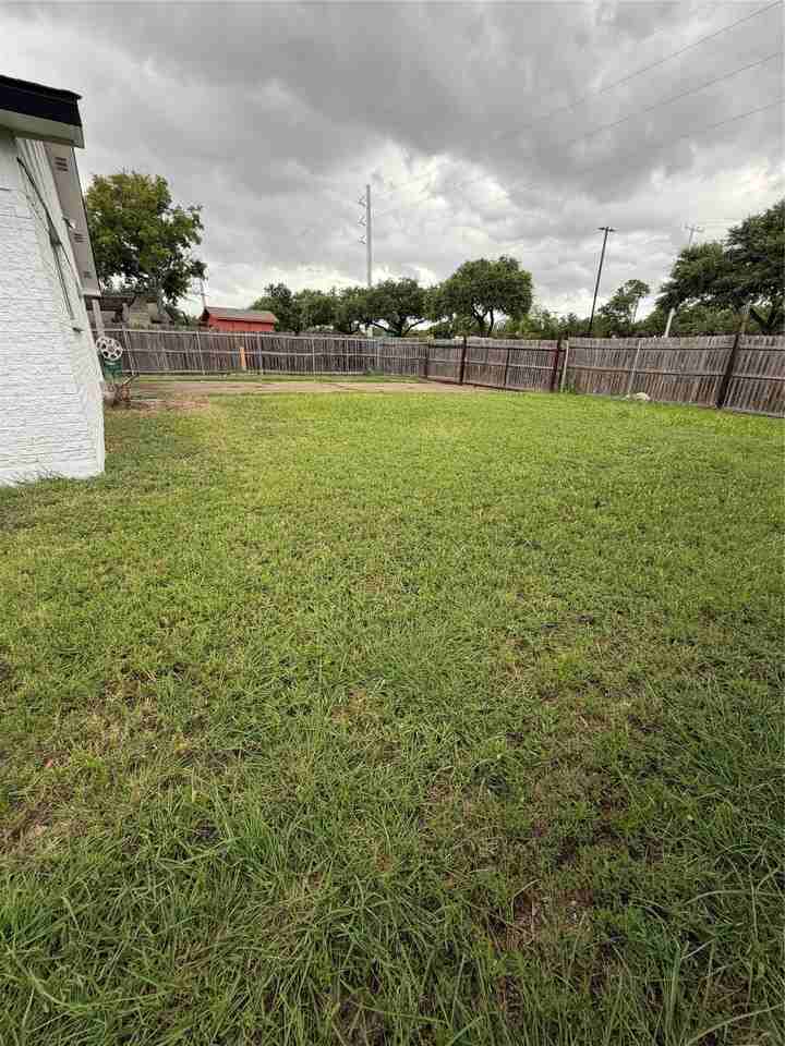 2821 Teakwood Dr - Photo 5 of 23