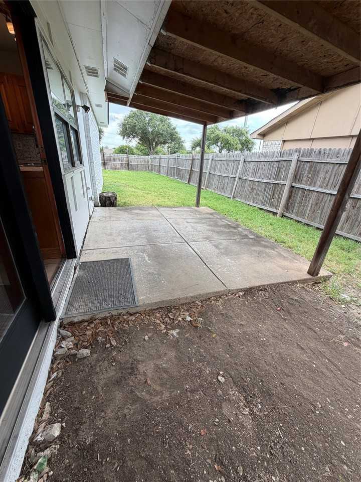 2821 Teakwood Dr - Photo 6 of 23