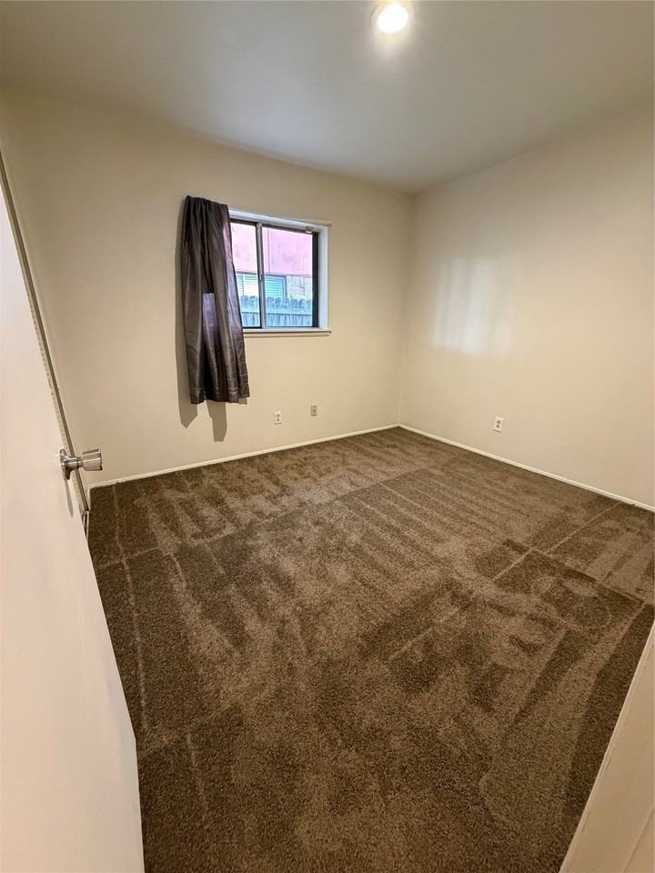 2821 Teakwood Dr - Photo 7 of 23