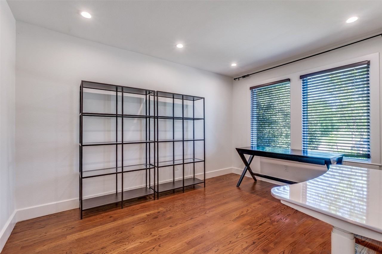 7838 Southwestern Blvd - Photo 5 of 30
