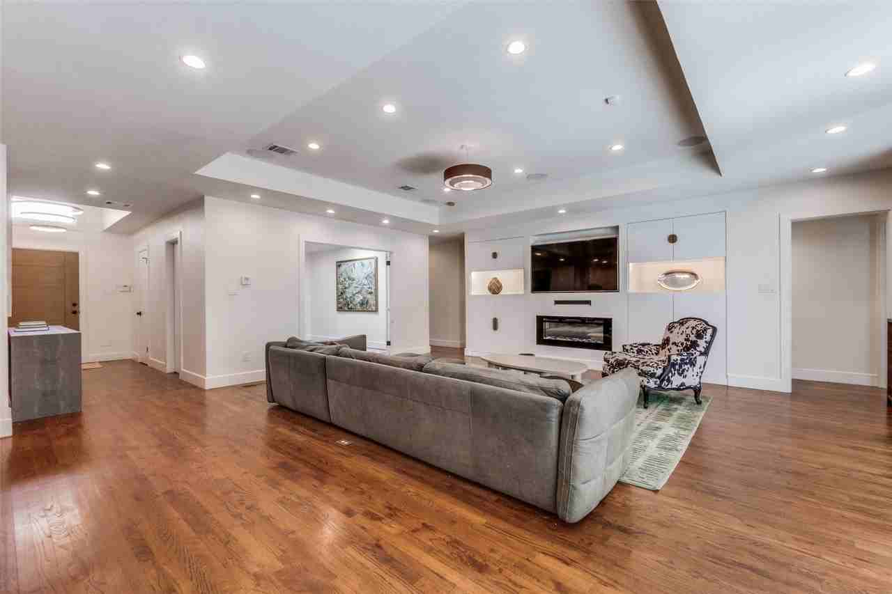 7838 Southwestern Blvd - Photo 6 of 30