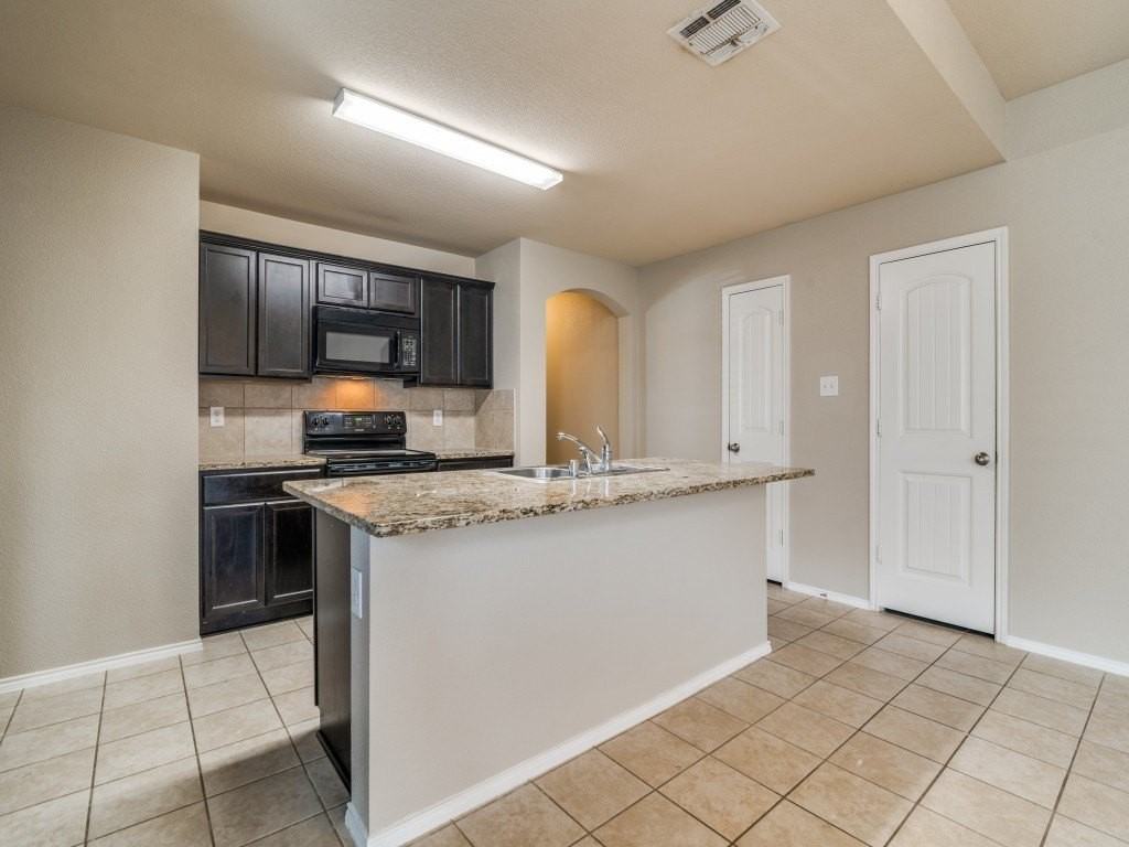 2302 Tombstone Rd - Photo 7 of 26