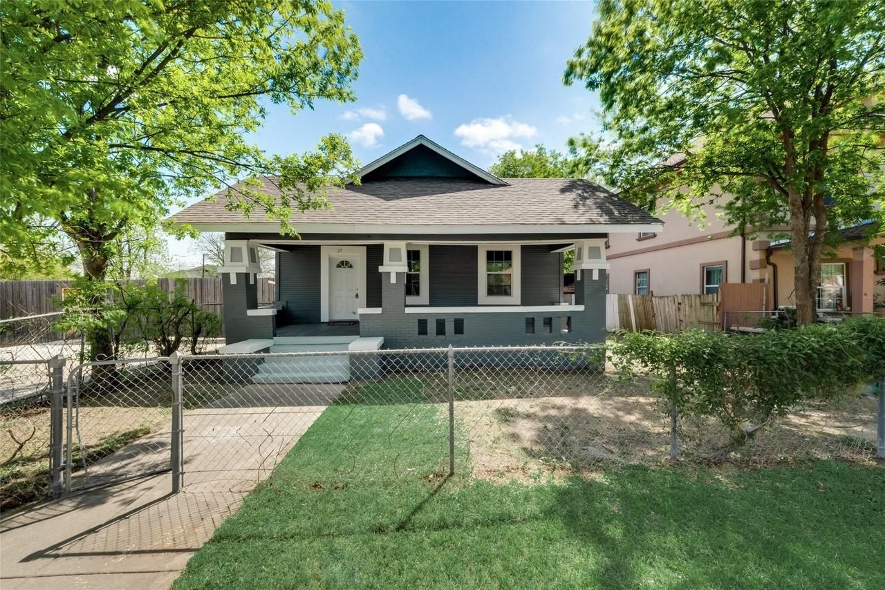 2721 Travis Ave - Photo 2 of 21
