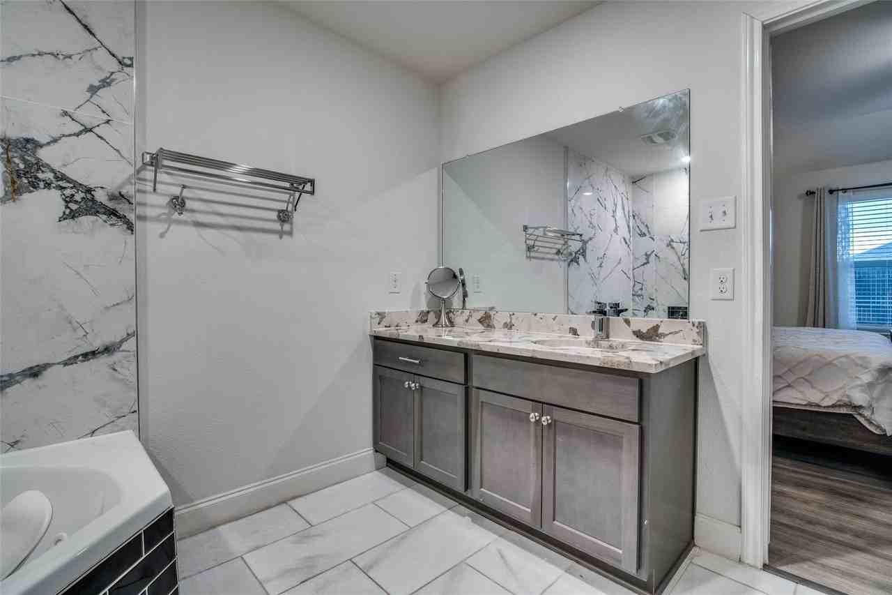 1829 Strongbark Dr - Photo 3 of 22