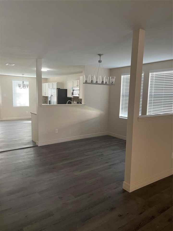 1640 Flagstone Ln - Photo 2 of 14