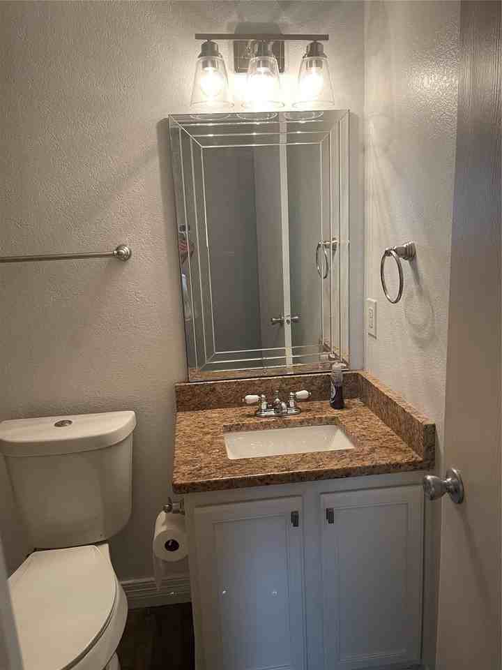 1640 Flagstone Ln - Photo 3 of 14