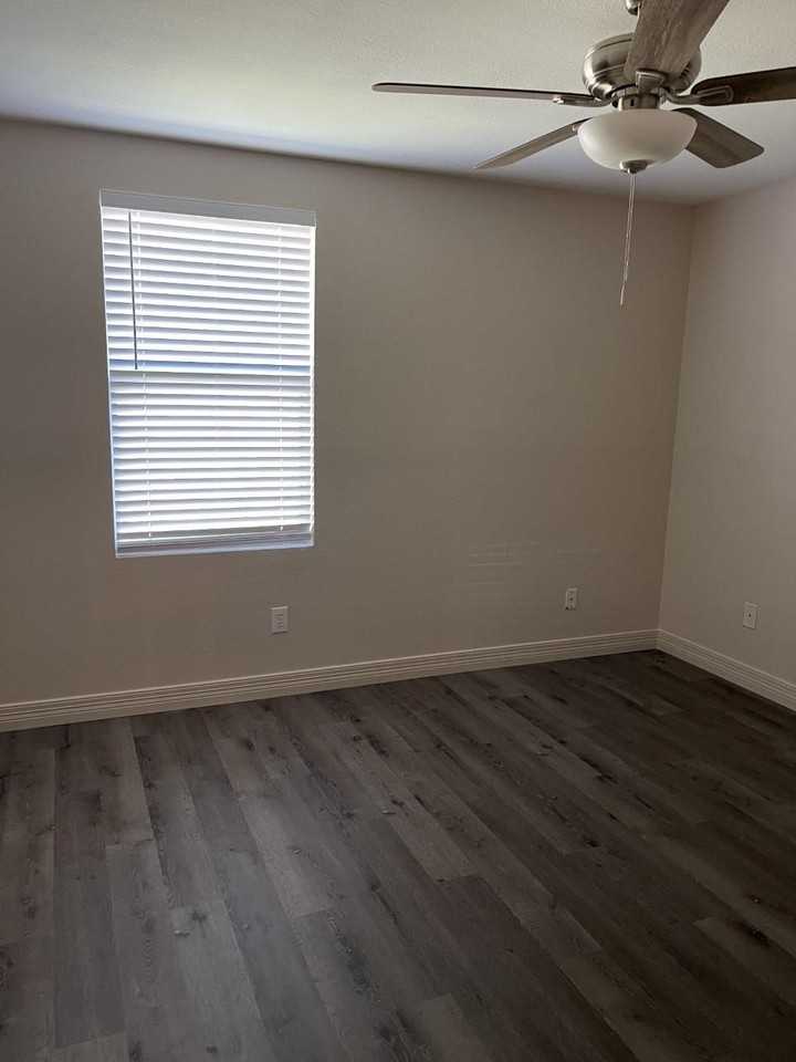 1640 Flagstone Ln - Photo 5 of 14