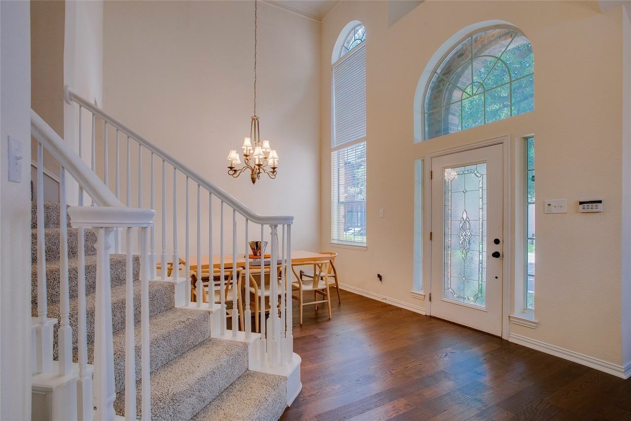 14628 Dickenson Ct - Photo 4 of 27