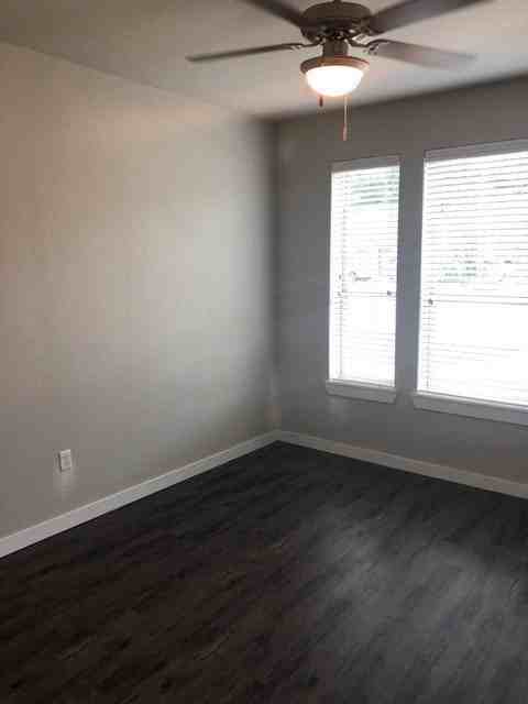 2303 N Elm St - Photo 4 of 8