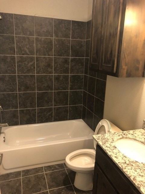 2303 N Elm St - Photo 5 of 8