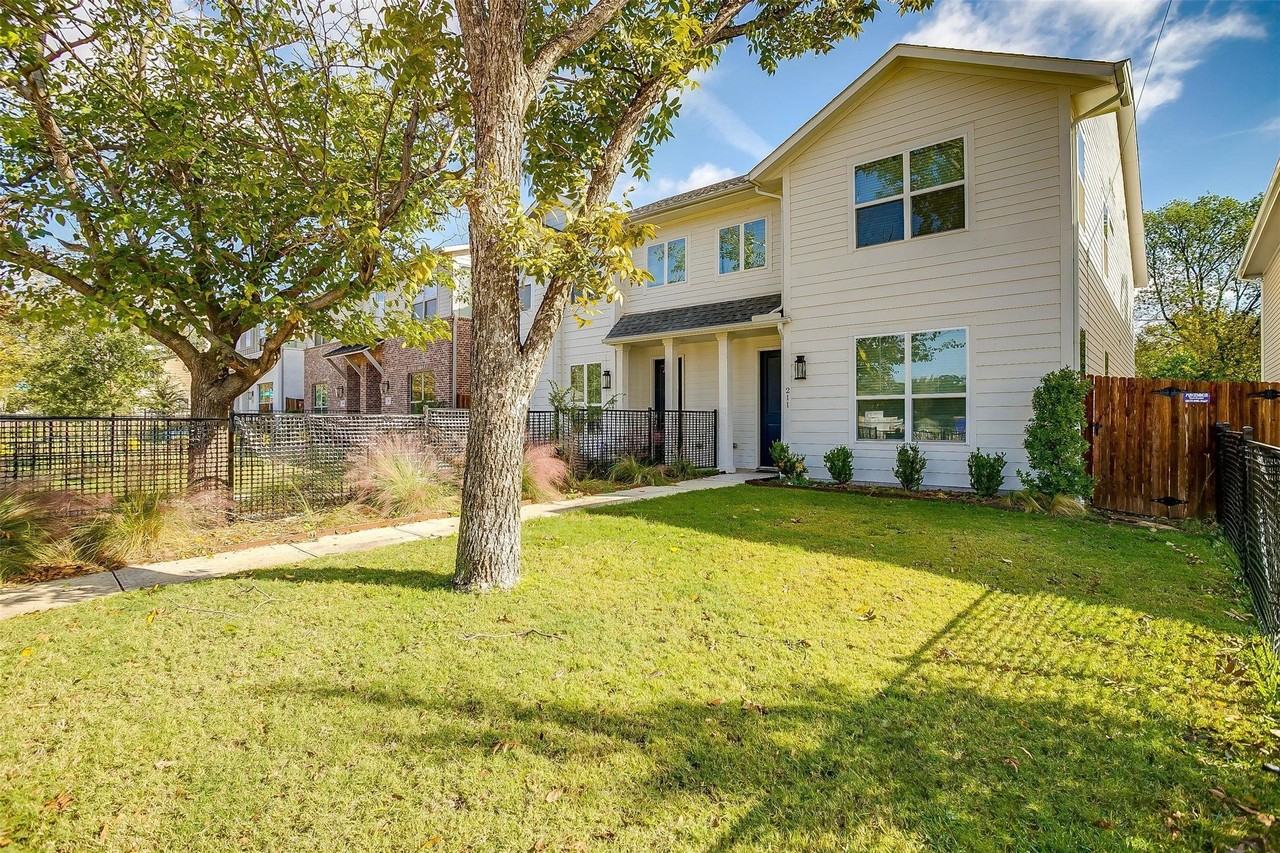 211 Athenia Dr - Photo 2 of 39