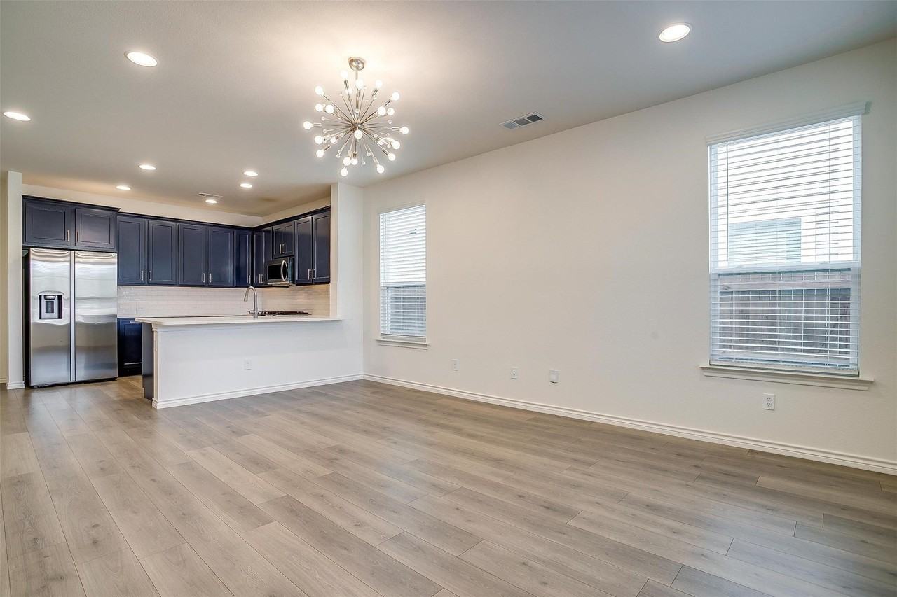 211 Athenia Dr - Photo 4 of 39