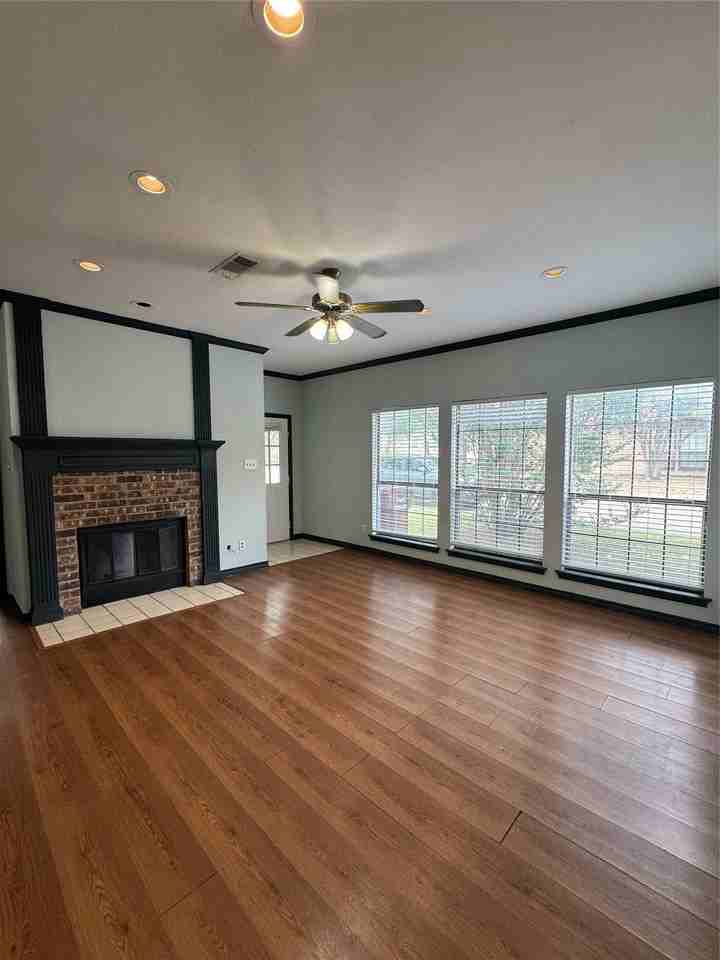 201 E Windsor Dr - Photo 5 of 37