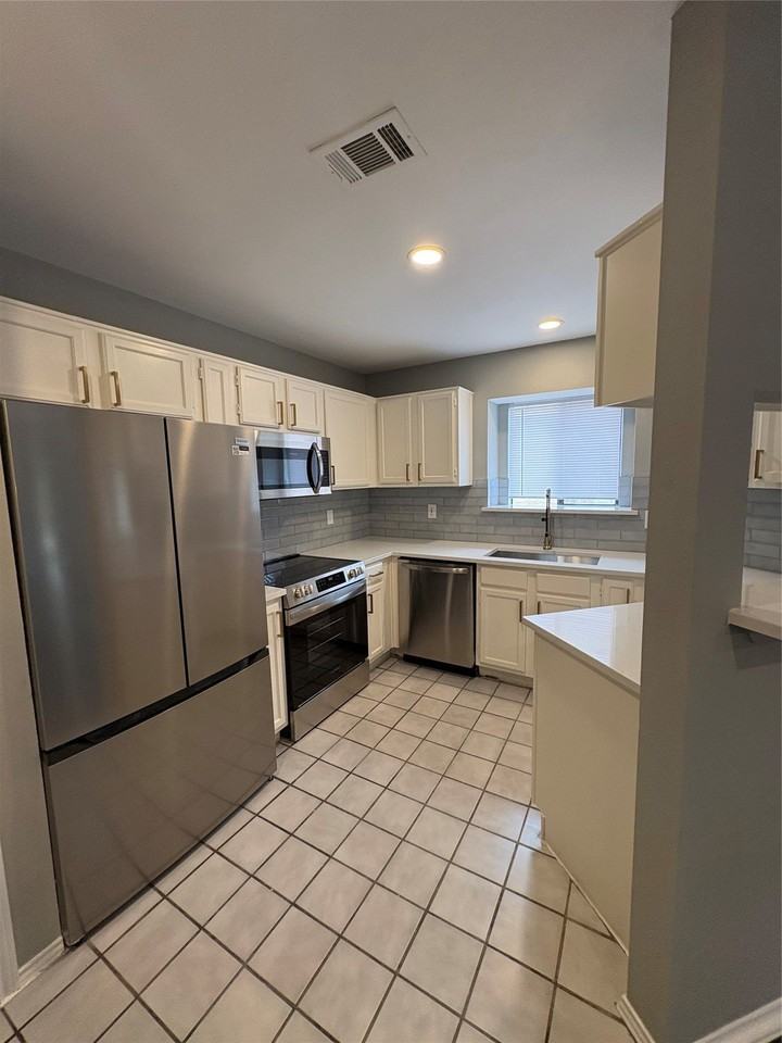 1120 Old Barn Ln - Photo 4 of 20