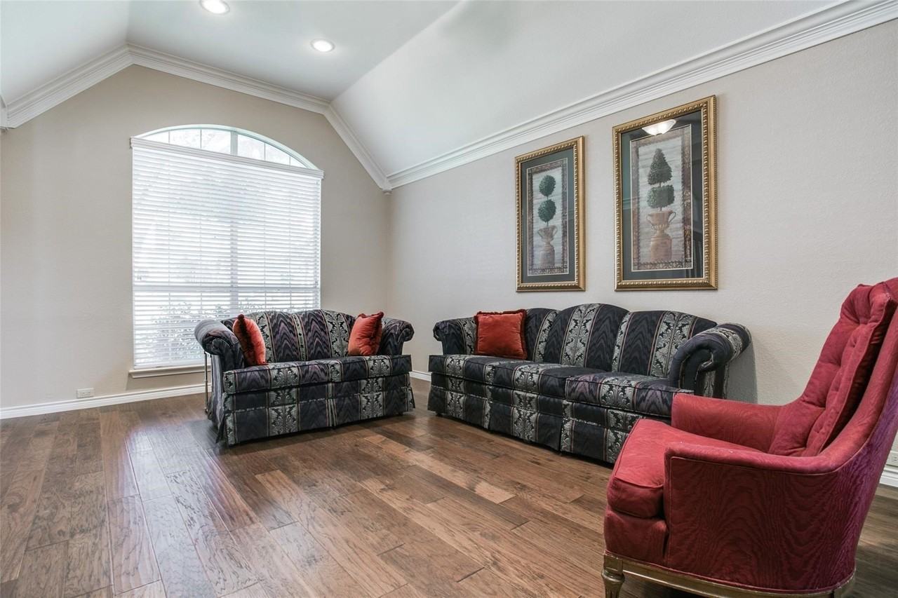 4040 Wellington Ln - Photo 3 of 20