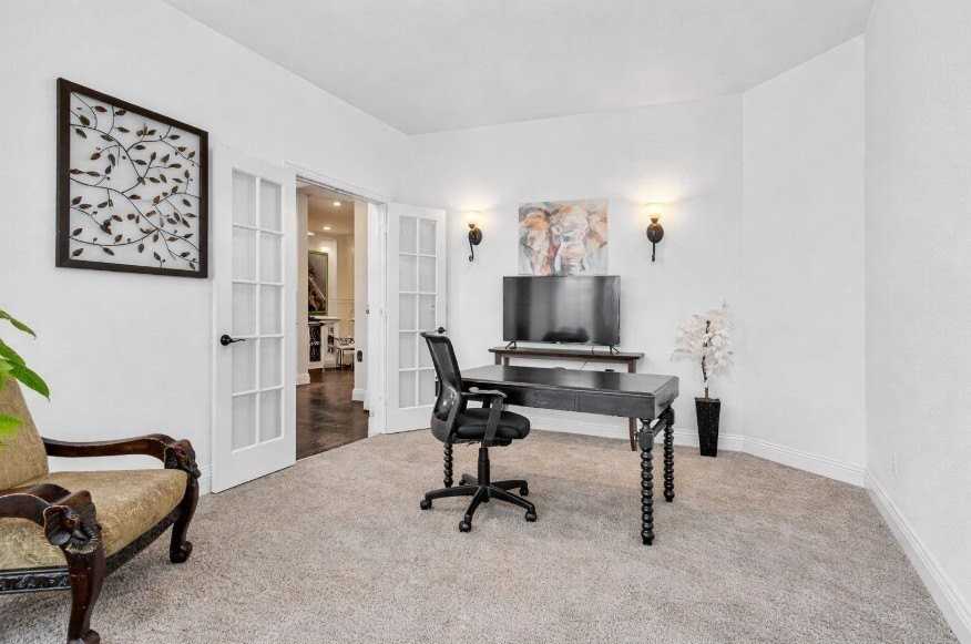 2116 Victoria Ln - Photo 5 of 34