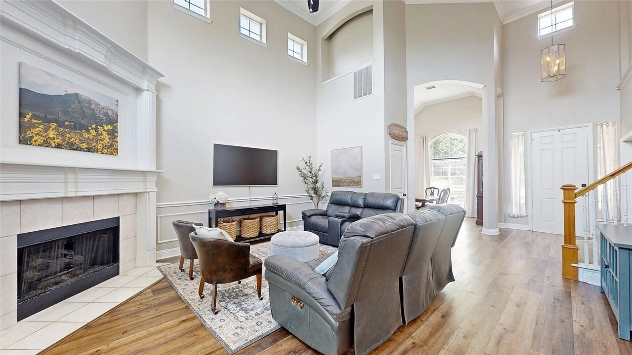 3200 Hilltop Ct - Photo 3 of 40