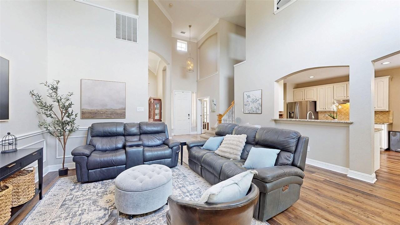 3200 Hilltop Ct - Photo 4 of 40