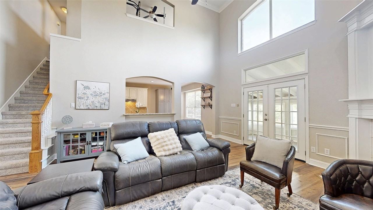 3200 Hilltop Ct - Photo 5 of 40