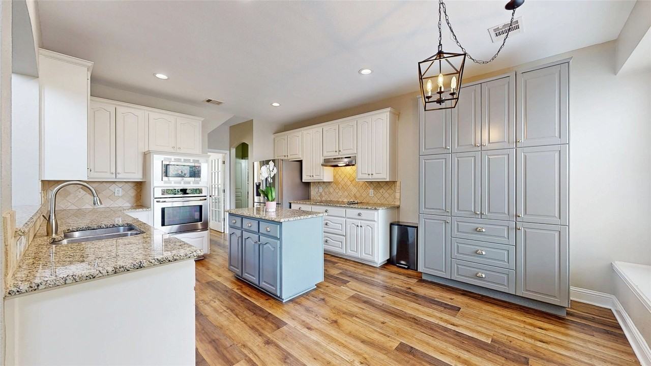 3200 Hilltop Ct - Photo 6 of 40
