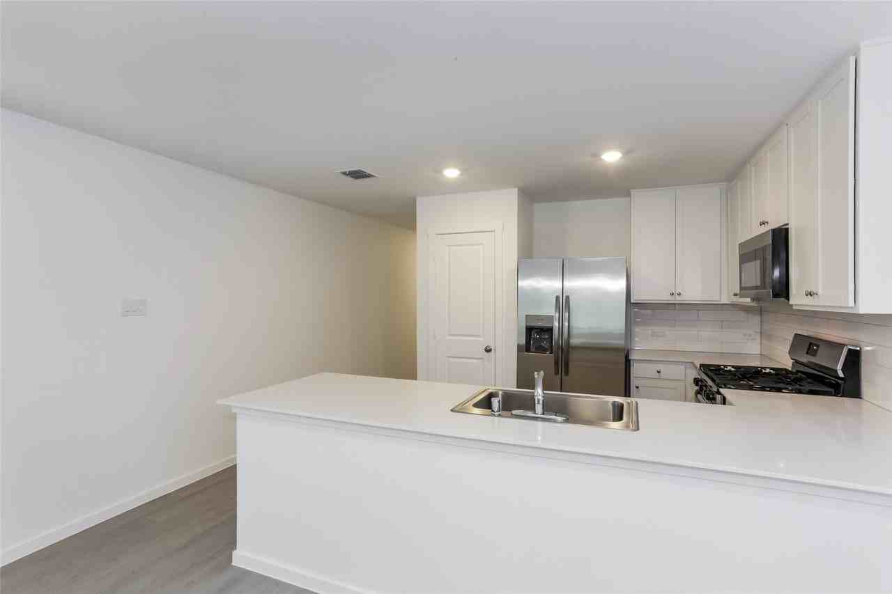 15249 Rangeland Rd - Photo 3 of 25