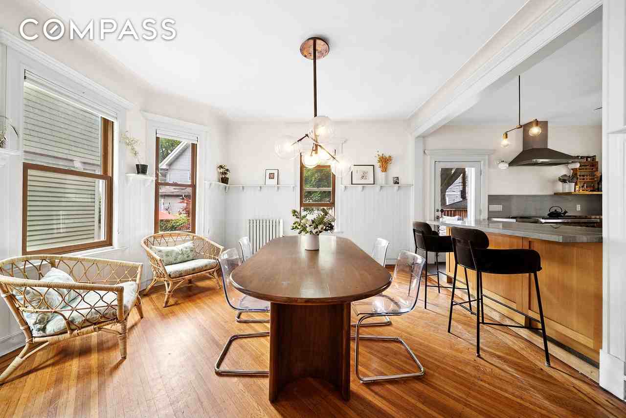 462 Rugby Rd - Photo 4 of 13