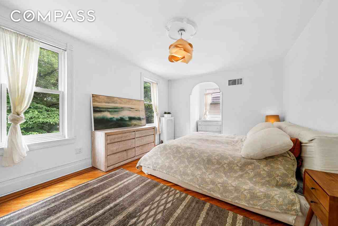 462 Rugby Rd - Photo 6 of 13