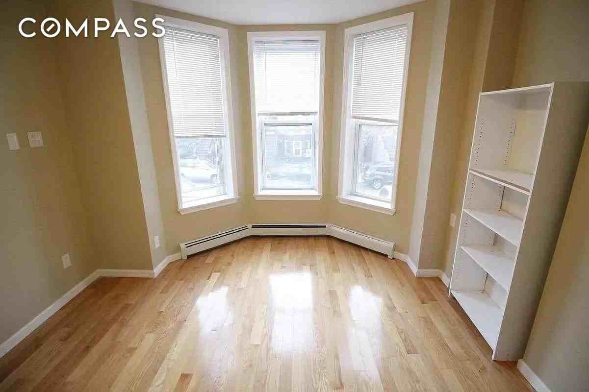 443 55th St #2 - Photo 5 of 9